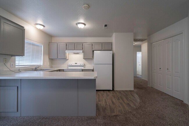 Building Photo - Cozy 3 Bedroom 2 bathroom home located nea...
