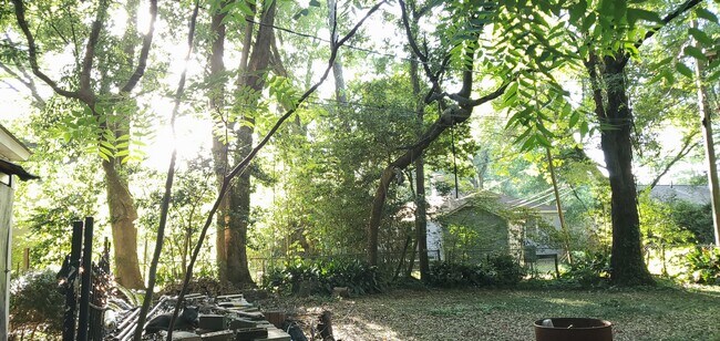 Foto del edificio - 5014 Hillwood Cir S