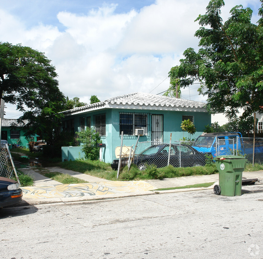 Primary Photo - 7406 NW Miami Ct