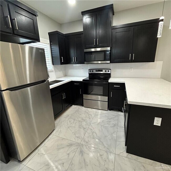 Building Photo - 2108 E Viviana St