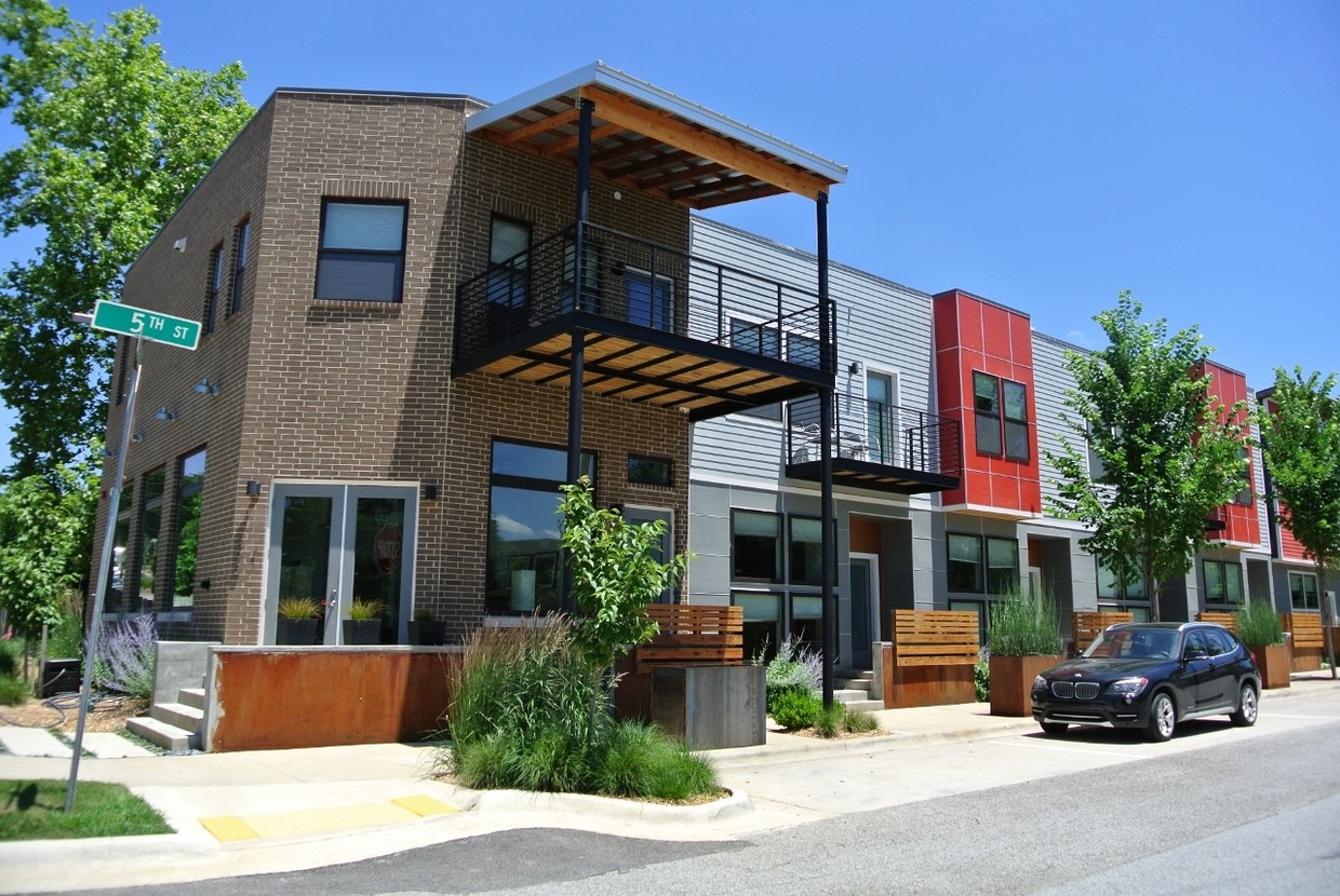 Primary Photo - Sycamore Rowhomes