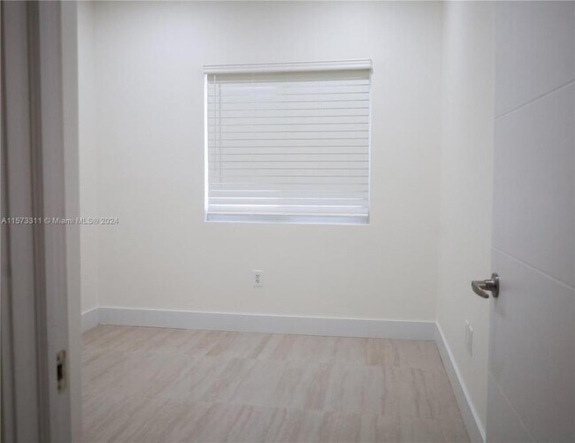 Foto del edificio - 3 bedroom in Miami FL 33142