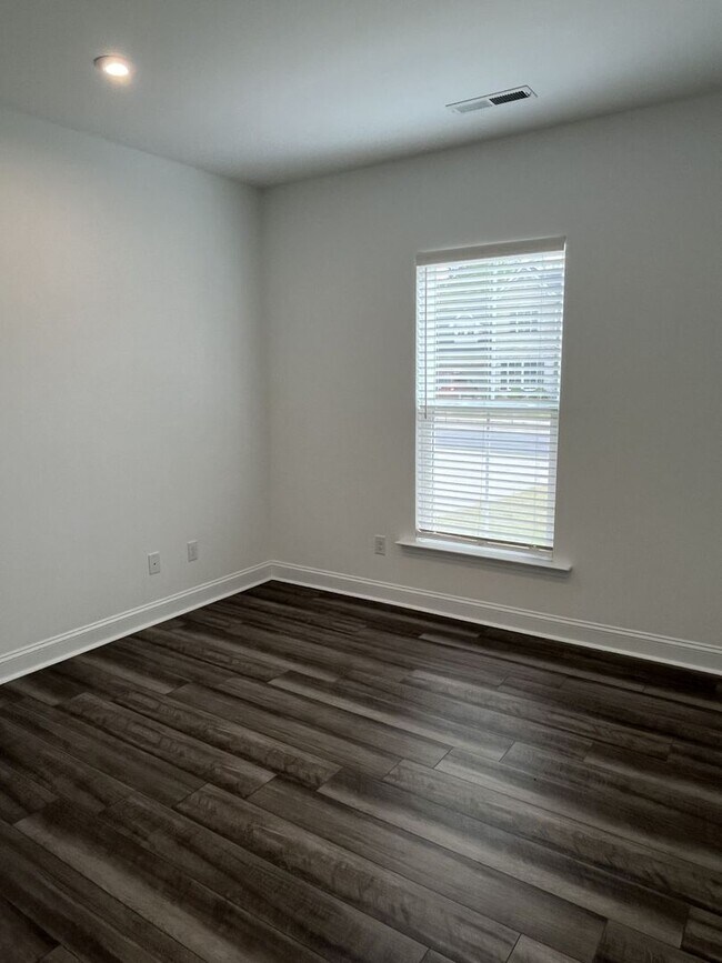 Foto del edificio - COMING SOON! Spacious 5 Bed home in Stallings