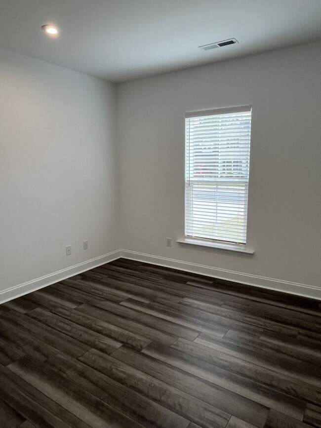 Foto del edificio - Spacious 5 Bed home in Stallings