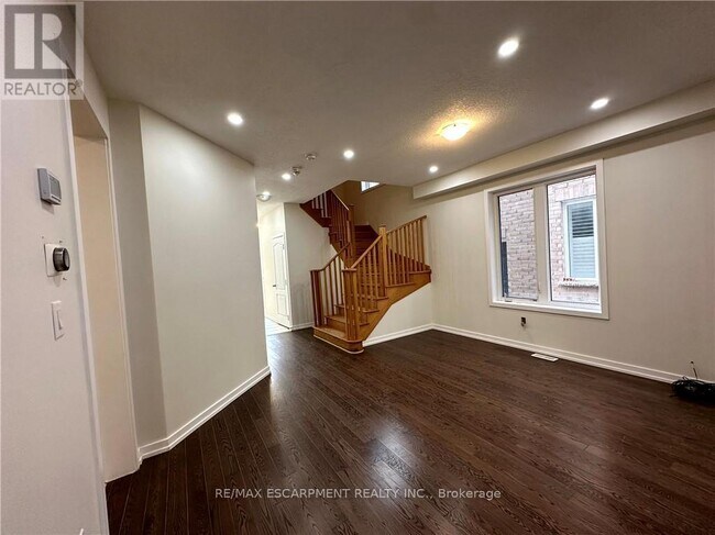 Photo du bâtiment - 7 Abercrombie Cres