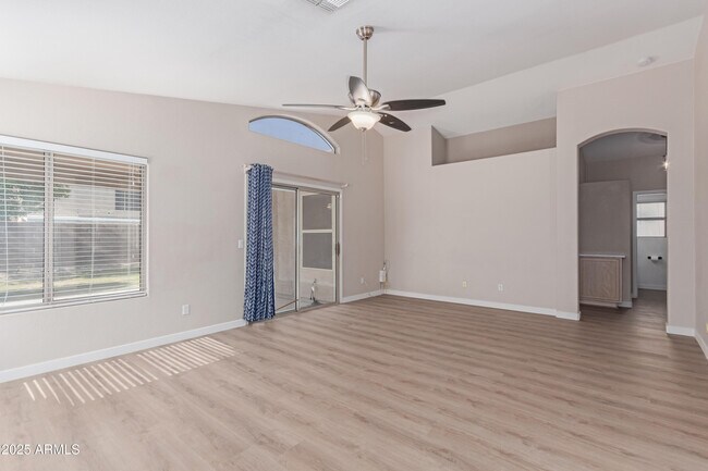 Foto del edificio - 1058 West Swan Drive