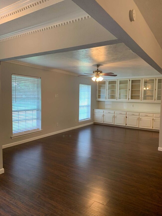 Foto del edificio - 2417 Stone Creek Dr