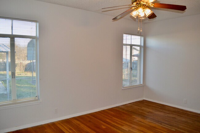 Foto del edificio - Nicely updated 3 bed 2 bath in North Alamo...