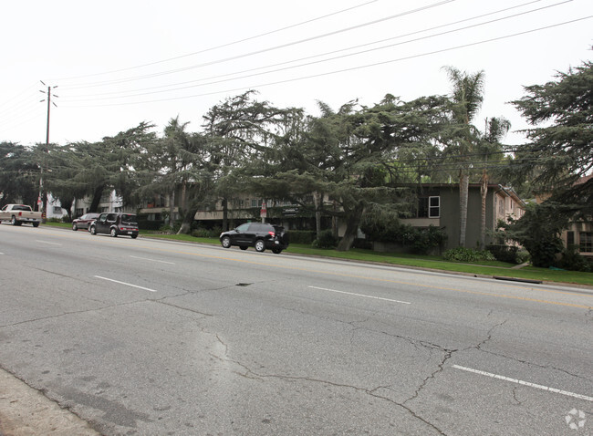 Building Photo - 3815 Los Feliz Blvd