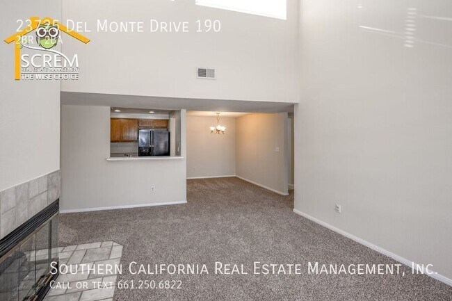 Building Photo - Upper Two Bedroom Santa Fe Condo in Valencia