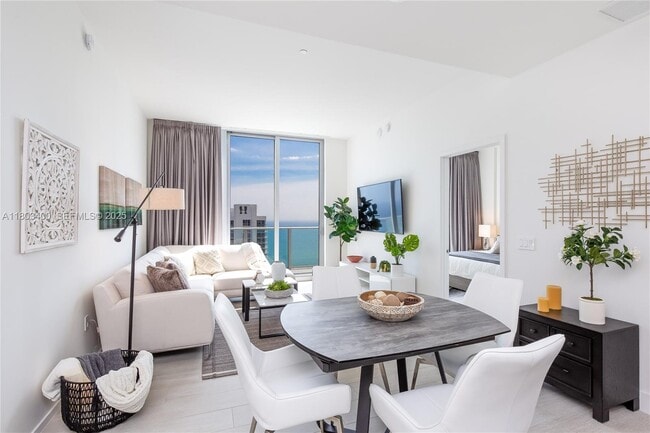 Building Photo - 4010 S Ocean Dr