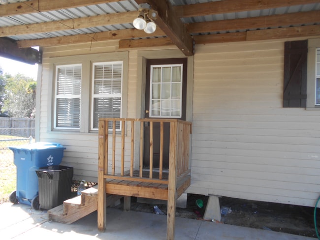 Building Photo - 303 Paris St