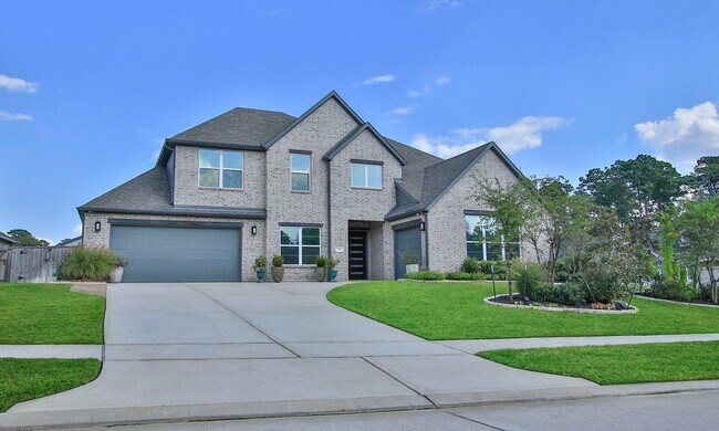 Building Photo - 902 Falcon Hollow Ln