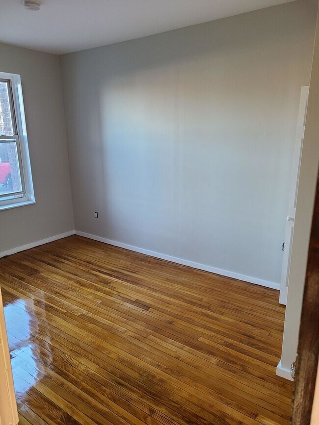 Building Photo - 5 Farrington Ave