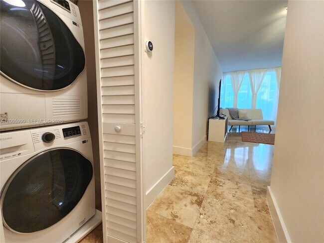 Foto del edificio - 3505 S Ocean Dr