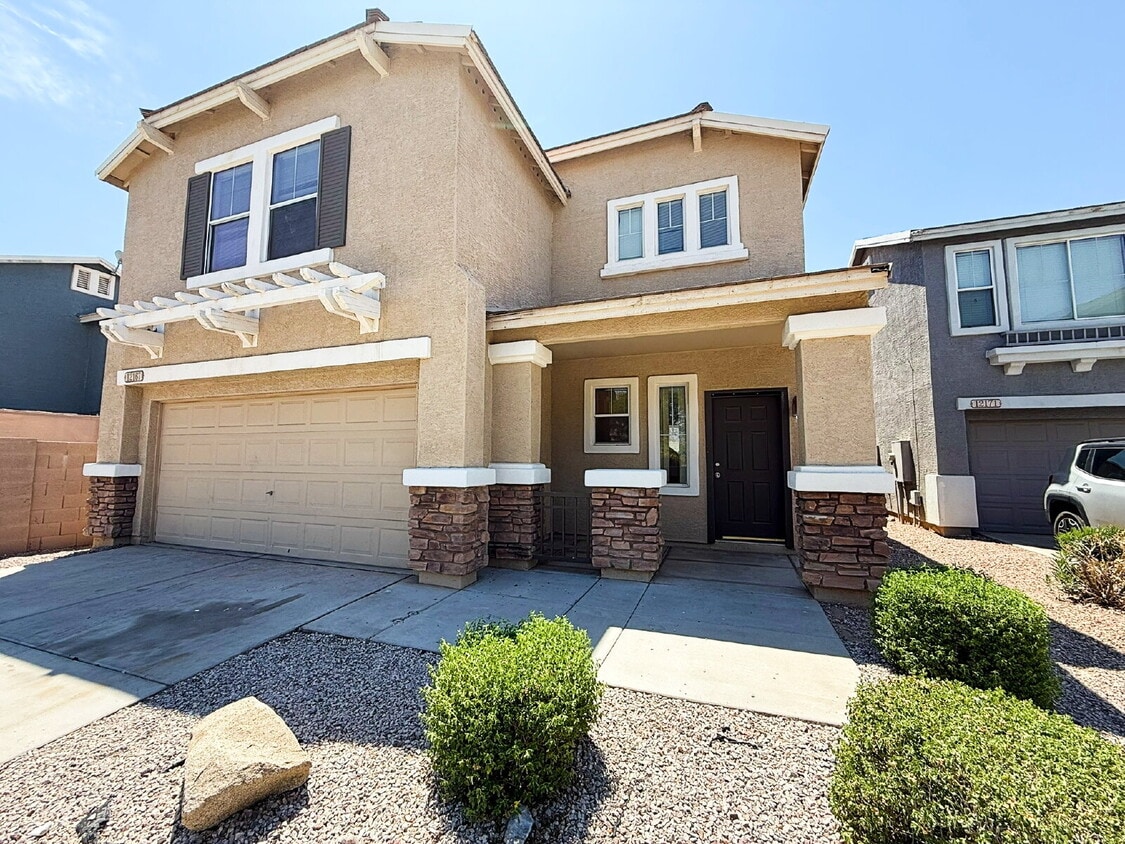 Foto principal - Freshly Updated 3-Bed, 2.5-Bath Home with ...