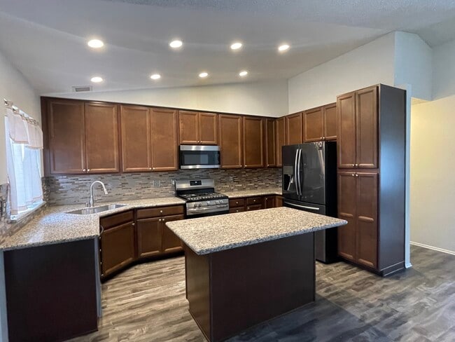 Building Photo - 3736 Eclipse Dr