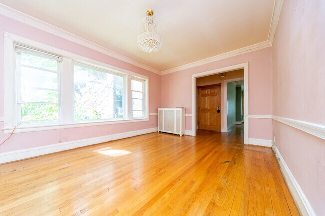 Foto del edificio - 6630 N Maplewood Ave