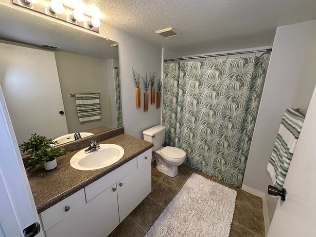 Building Photo - Bristol Lakes Apartments