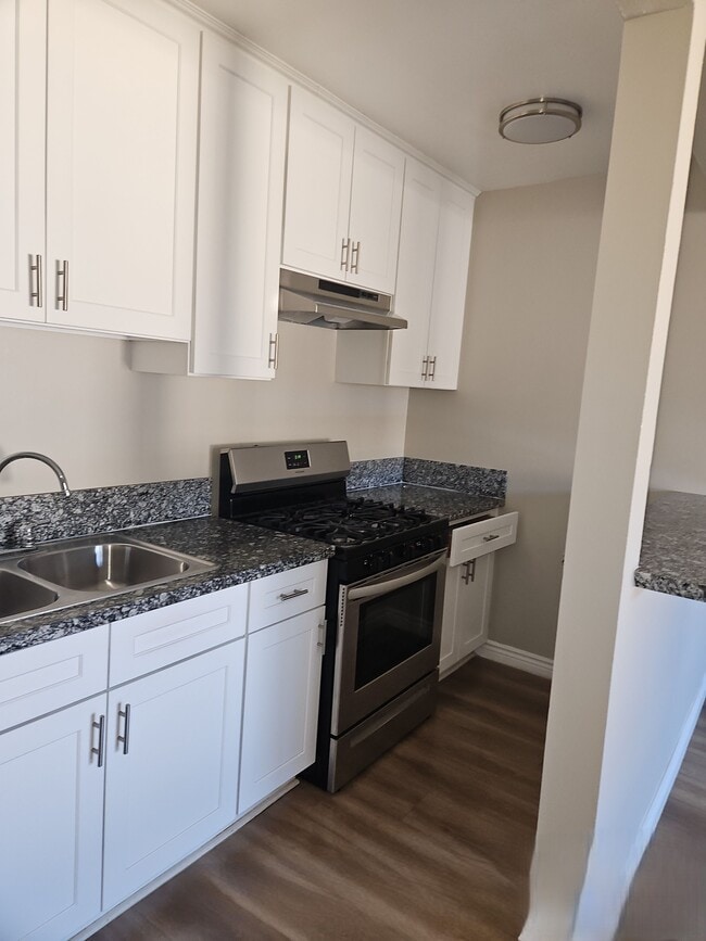 Building Photo - 8936 Cedros Ave