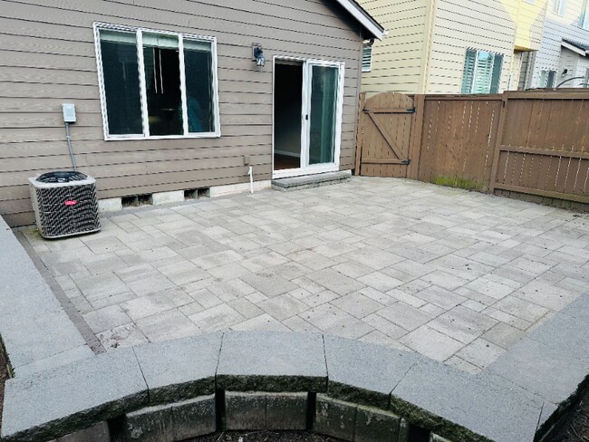 Building Photo - 7477 NW Tanoak Terrace