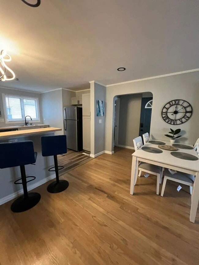 Building Photo - 2325 S 11th Ave