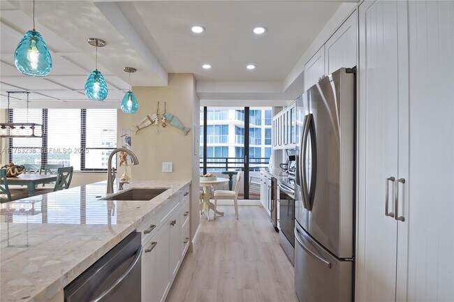 Building Photo - 3505 S Ocean Dr