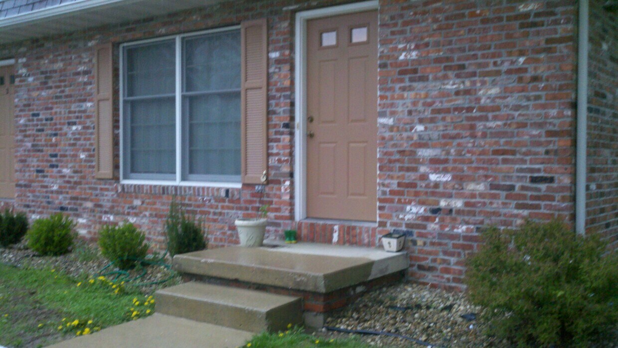 Private entrance - 823 E Franklin St
