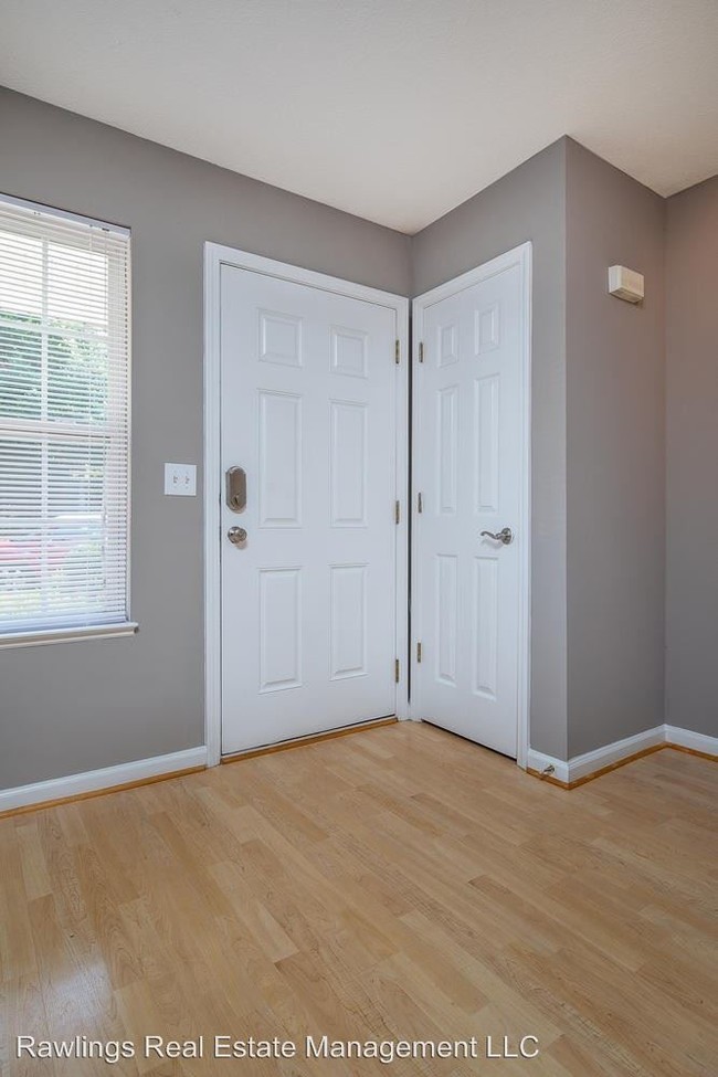 Building Photo - 3 br, 2.5 bath House - 198 Wiltshire Circle