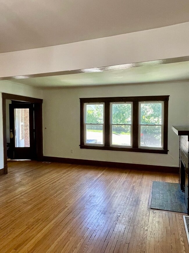 Foto del edificio - Beautiful & Spacious 3 Bedroom Townhome in...
