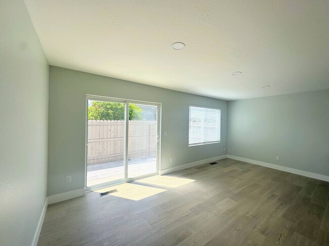 Building Photo - 7643 Coloma St