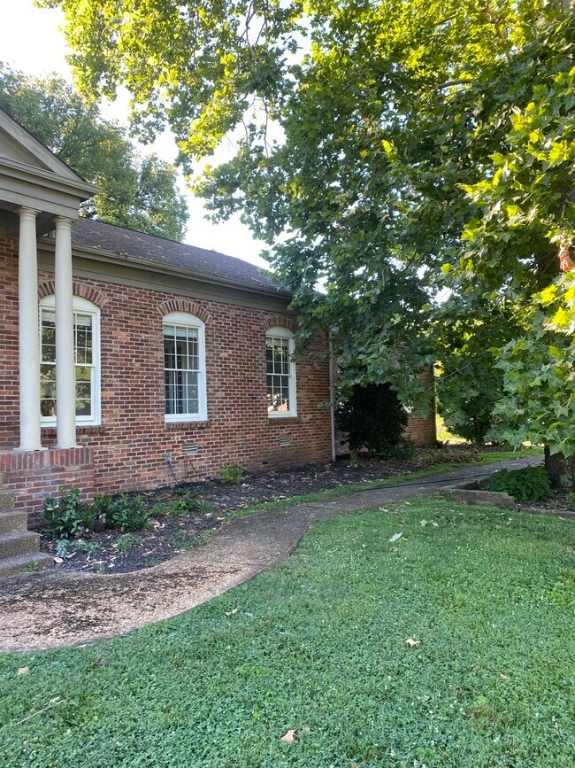 Building Photo - 6328 Laurelwood Dr