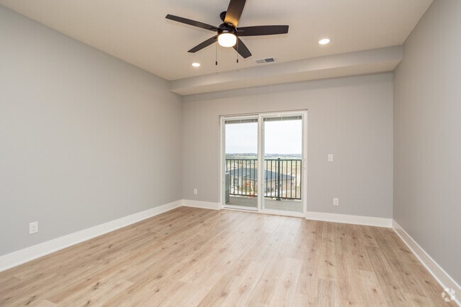 Interior Photo - Water's Edge at the Woodlands