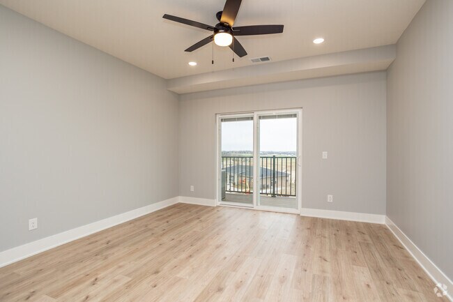 Interior Photo - Water's Edge at the Woodlands