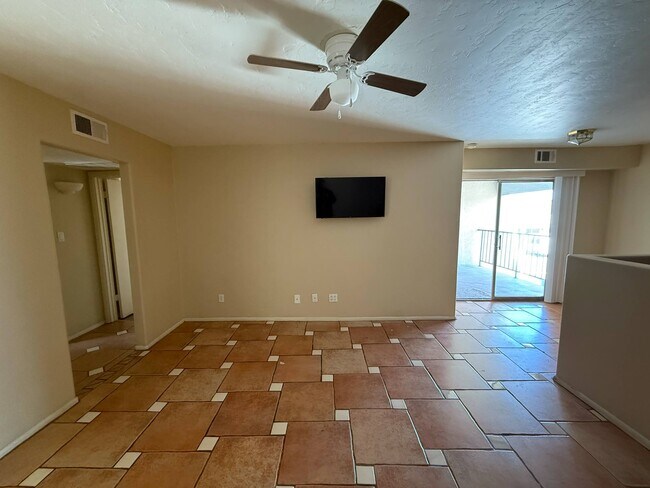 Foto del edificio - 1620 N Wilmot Rd