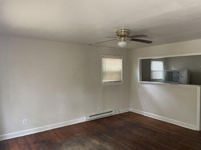 Building Photo - 2804 Wildwood Dr