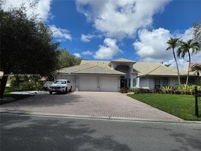Building Photo - 1944 Classic Dr