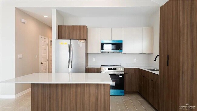 Foto del edificio - 705 Deanne Dr