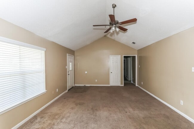 Building Photo - 4820 Greenlawn Cove