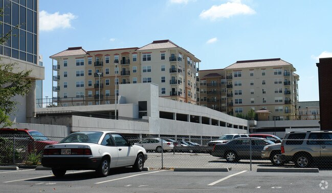 Foto del edificio - Decatur Renaissance Apartments