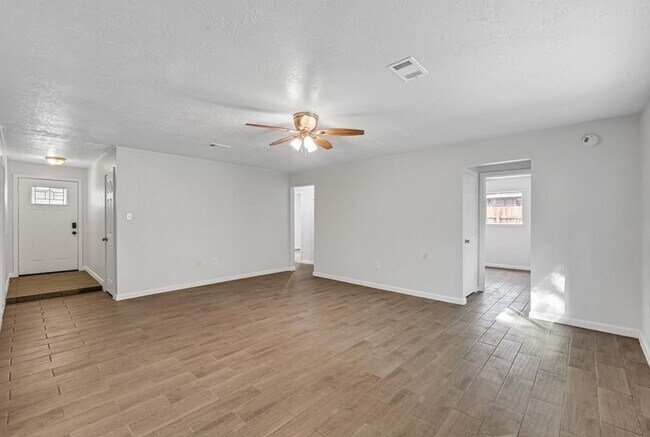 Foto del edificio - 16314 Forest Bend Ave