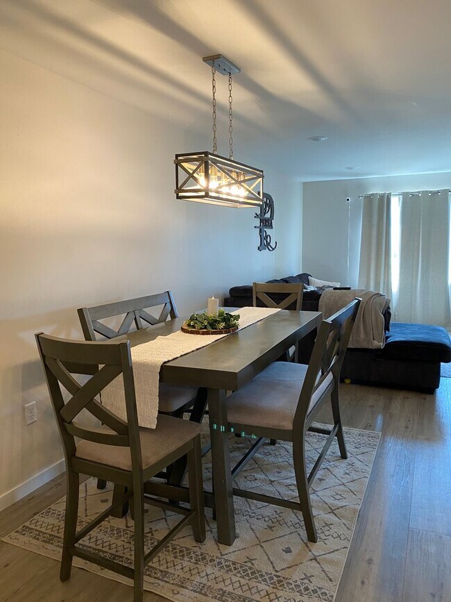 Foto del edificio - Townhouse for Rent - Thames Ct. 4 Bedroom 3 1/2 baths