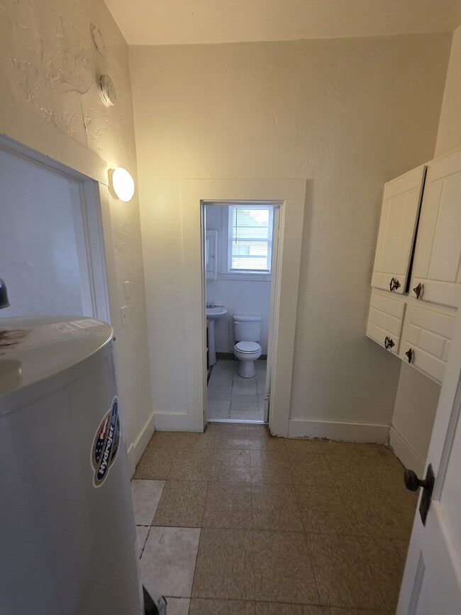 Building Photo - 152 N Coulson St