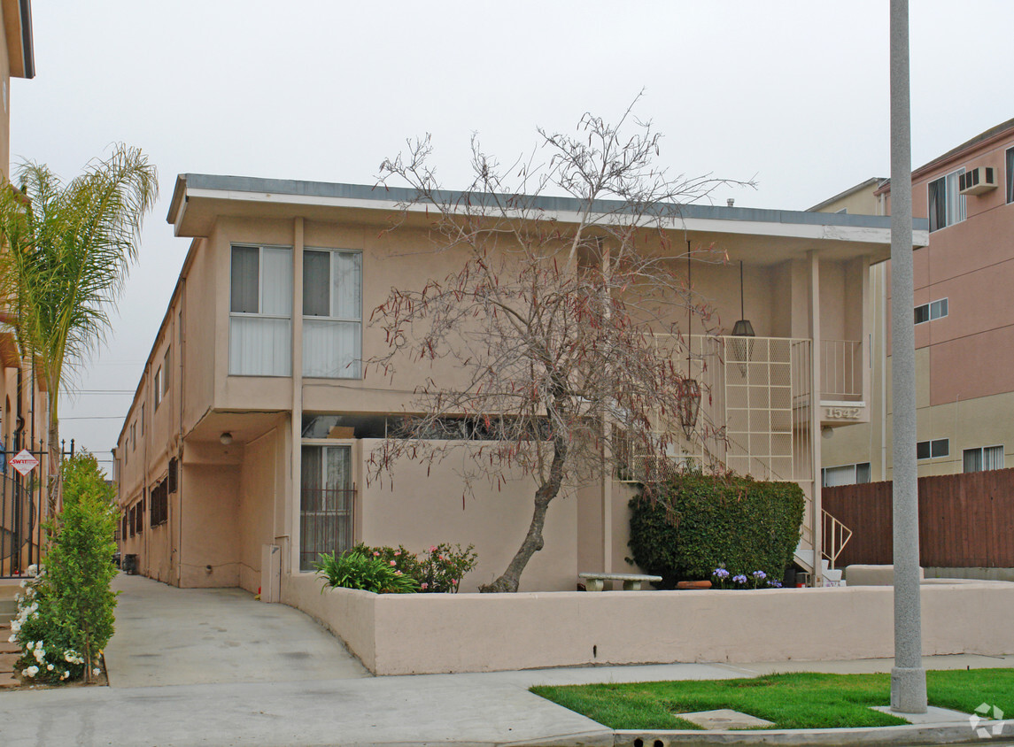 Building Photo - 1542 Hi Point St
