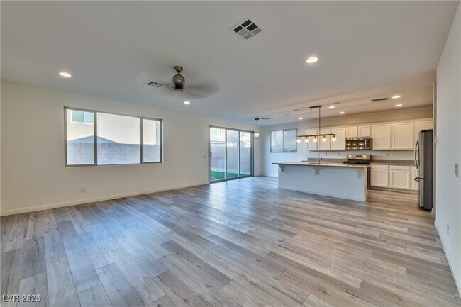 Foto del edificio - 6864 Black Ash St