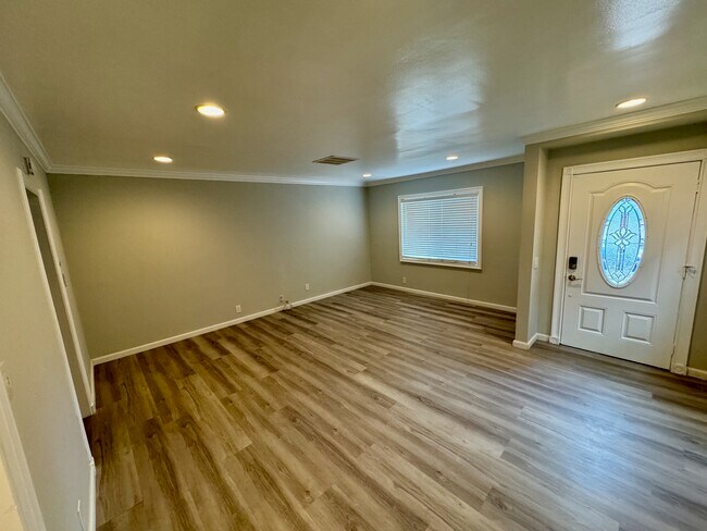 Foto del edificio - 18043 Martha St