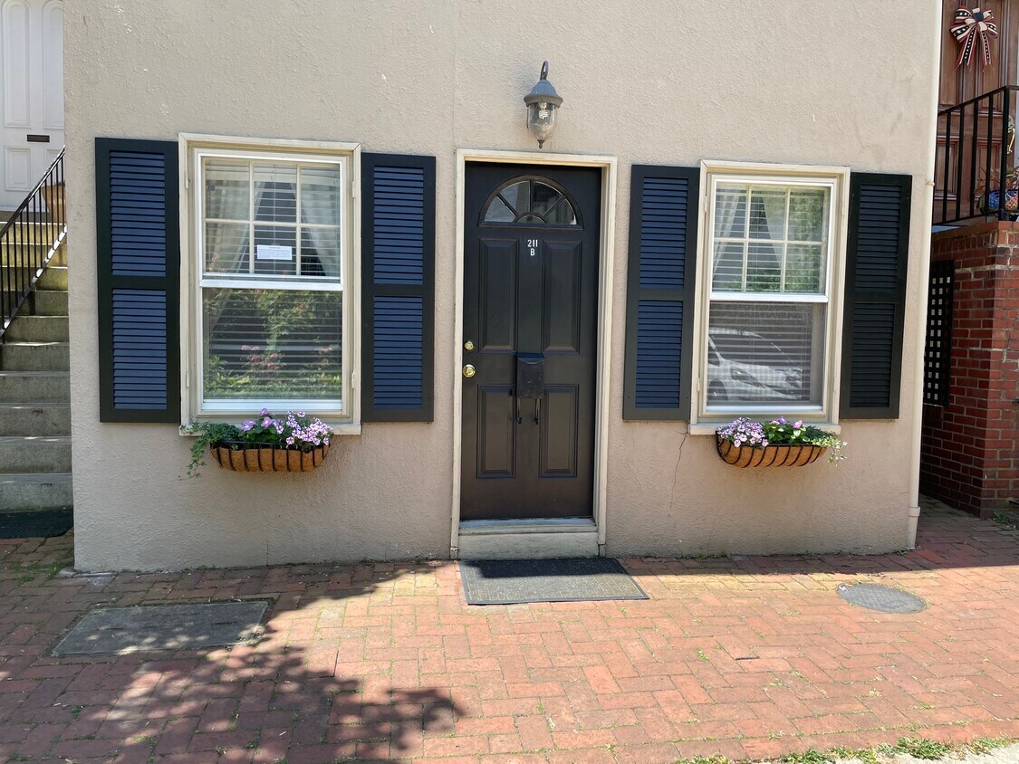 Primary Photo - 211 Hanover St