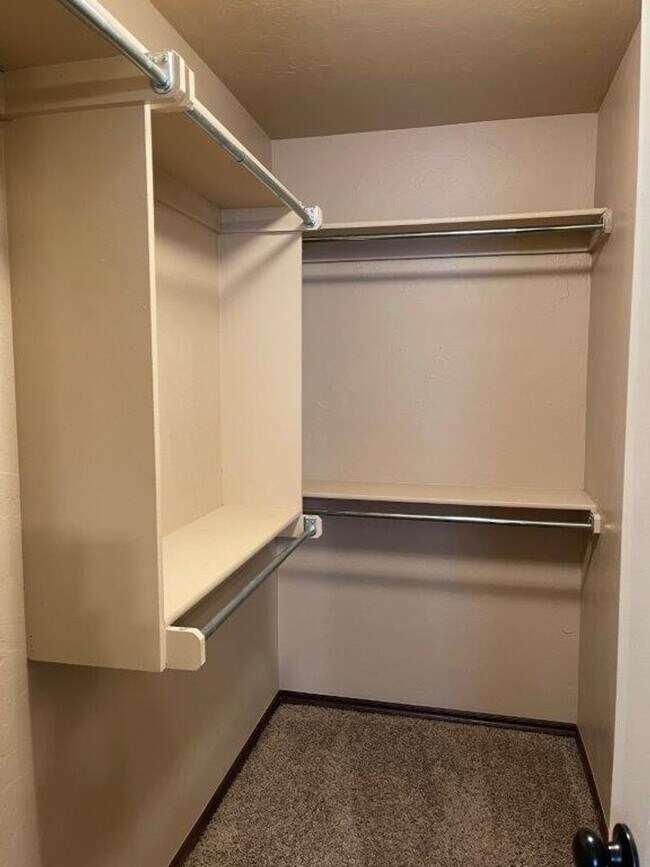 Foto del edificio - 3 bed room, 2 baths with a 2 car garage fo...