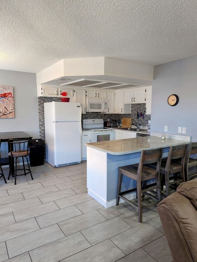 Building Photo - Furnished Rock l - Condo