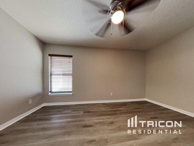 Building Photo - 591 Swallowtail Dr